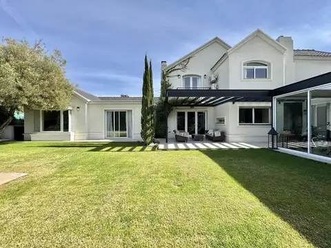 Casa en Venta en Gobernador Benegas, USD 515.000