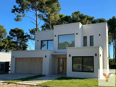 Casa en Venta - 4 Dormitorios 3 Baños - 820mts - Pinamar