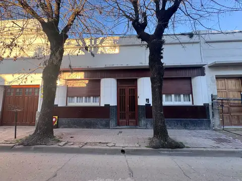 Casa 5 ambientes con 1 baño