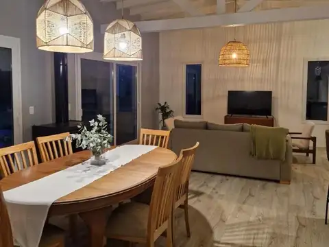 Casa en Alquiler Temporal con 3 cocheras