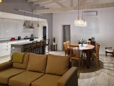 Casa 4 ambientes con 2 baños