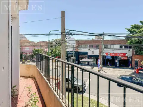Depto Tipo Casa 4 ambientes con 2 baños