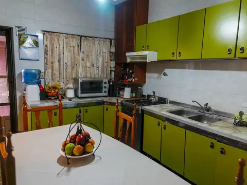 Casa 6 ambientes con 3 baños