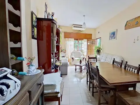 Casa 6 ambientes con 4 baños