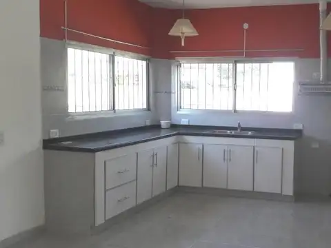 Venta de Casa con pileta en Ricardone