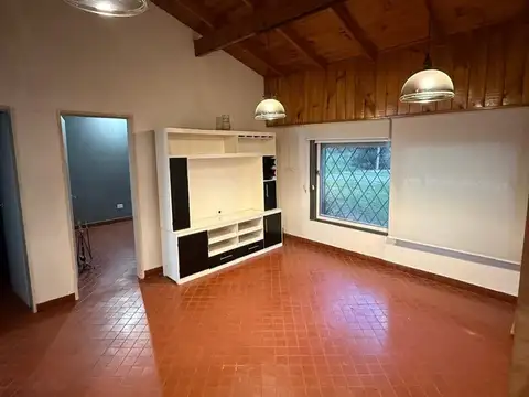 Venta casa 2 dorm, jardín/pileta quincho Pilar