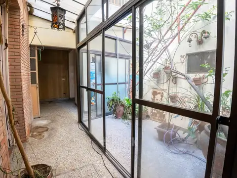 CASA EN LOTE DE 142 M2 EN TRELLES Y AV. GAONA - GARAGE TERRAZA QUINCHO PARRILLA TODO SOL