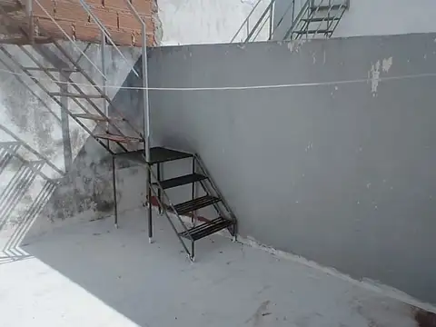 Doctor Pedro Honaine 3000, Piso 1