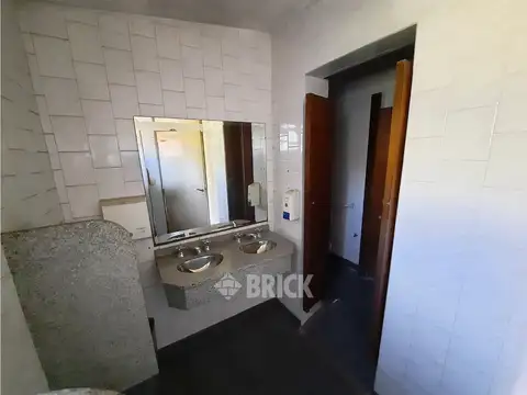 ESPECTACULAR CHALET EN SAENZ AL 800 - 500 M2 CUBIERTOS GRAN PQUE QCHO PARR PISCINA SALON DE FIESTAS