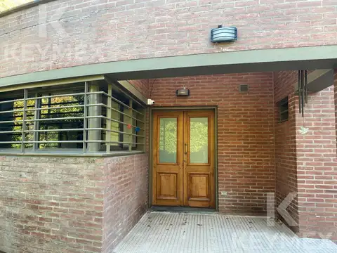 Casa en Alquiler con 2 cocheras
