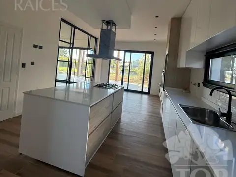 Venta Hermosa Casa a la laguna en Laguna Grande, Villanueva