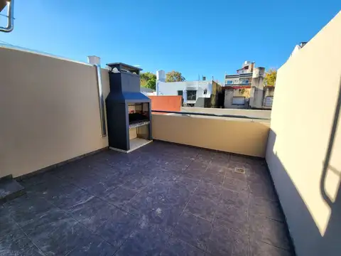 Depto Tipo Casa 4 ambientes con 2 baños