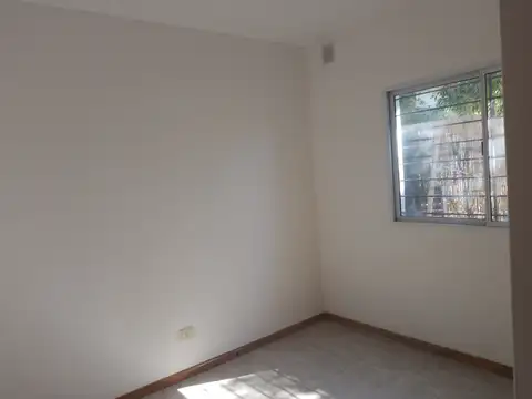 Casa en Alquiler con 1 cochera