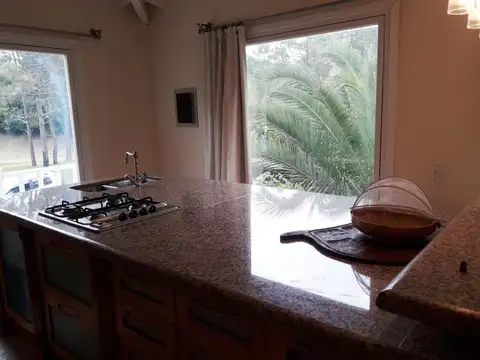 Venta  Chalet en Pinamar Norte.