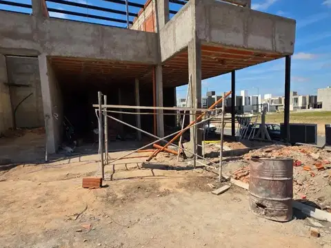 Local en Alquiler en Solares de Manatiales, $ 1.300.000