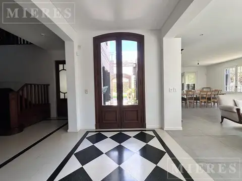 Casa 7 ambientes con 3 baños