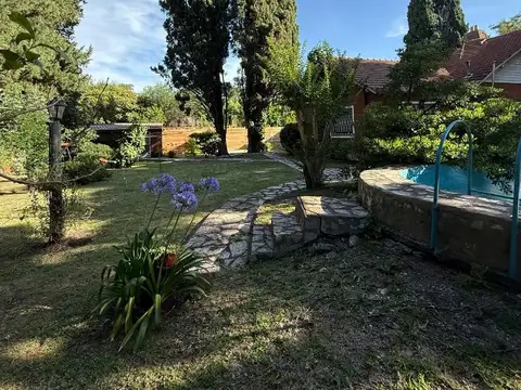 Casa en Venta con 2 cocheras