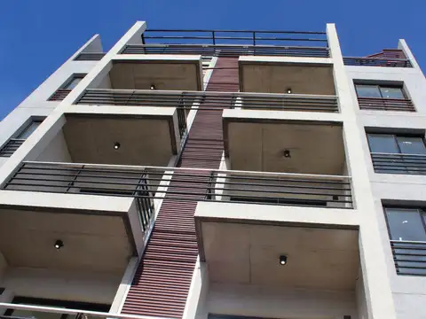 Departamento de 2 amb. piso 1 contrafrente con cochera