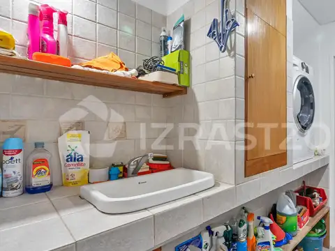 Casa en La Delfina, 5 dormitorios, galería cerrada, jardín y pileta