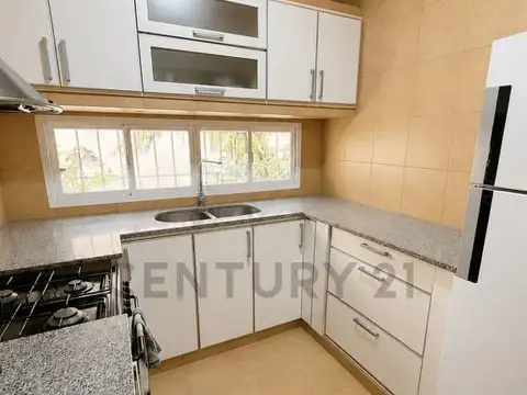 Casa 6 ambientes con 1 baño