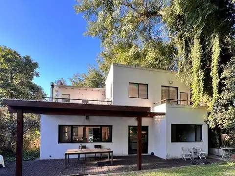 Casa 5 ambientes con 2 baños