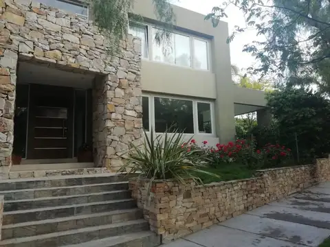 EXCELENTE PROPIEDAD DE CATEGORIA