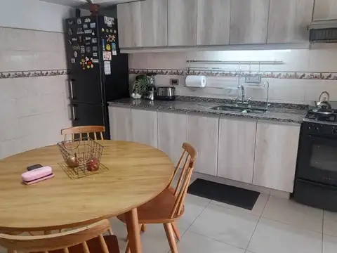 Depto Tipo Casa 4 ambientes con 2 baños