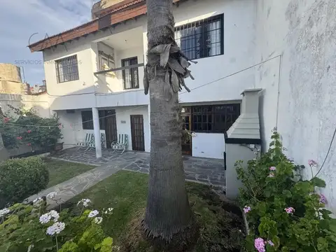 Casa 6 ambientes con 3 baños