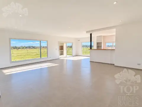 Casa 4 ambientes con 2 baños