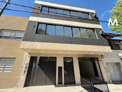 Departamento de 4 ambientes con jardín o terraza privada y cocheras - Villa Ballester