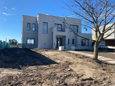 Casa en Venta en El Cantón - Barrio Islas, USD 420.000