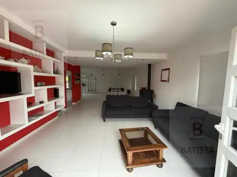 Casa en Venta con 2 cocheras