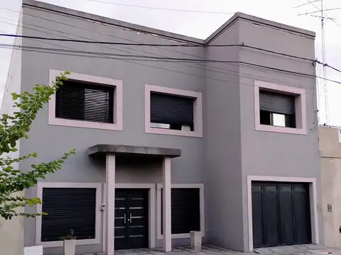 Casa 8 ambientes con 2 baños