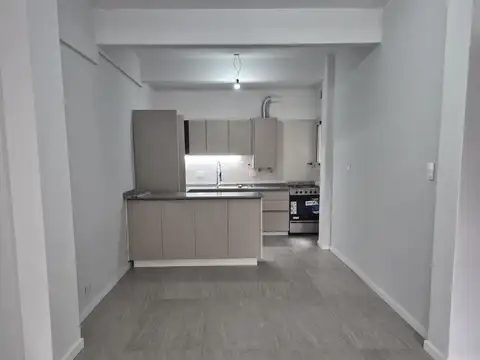 Departamento de 3 Ambientes Reciclado - con Patio - Olivos Apto profesional