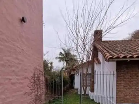 Casa 6 ambientes con 2 baños