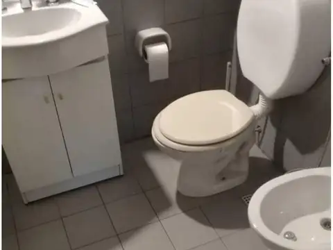 Monoambiente con cochera a la venta en Quilmes. Excelente zo