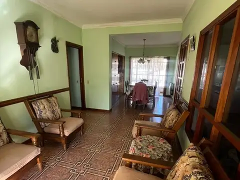 CASA EN VENTA PASAJE CALDERON AL 6200 WILDE CENTRO