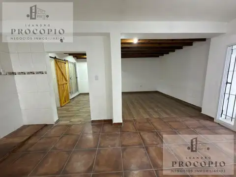 CASA - Dos unidades - Parque, parrilla y cochera - Alquiler en Moreno