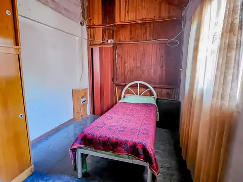 VENTA - Casa 2 dormitorios con departamento 1 dormitorio. Oliveros.