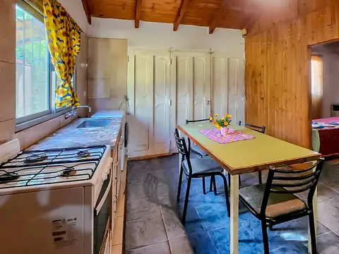 VENTA - Casa 2 dormitorios con departamento 1 dormitorio. Oliveros.