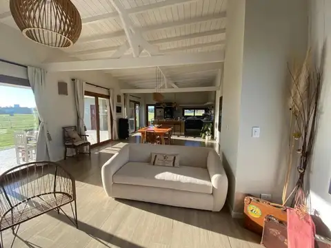 Casa 4 ambientes con 3 baños