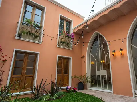 VENTA | Casa de pasillo de 3 dormitorios con patio, pileta y terraza – Rosario