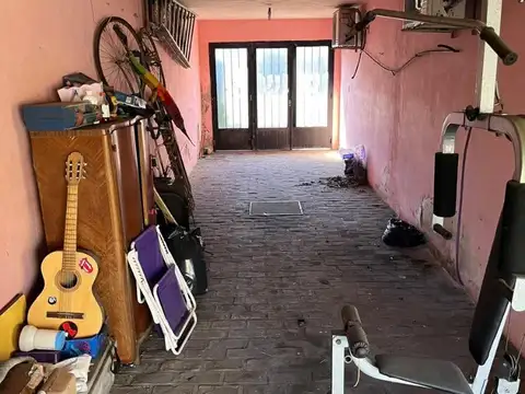 Casa 4 ambientes con 2 baños