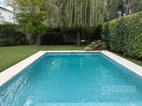 Casa en Venta con 2 cocheras