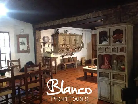 Casa en Venta con 3 cocheras