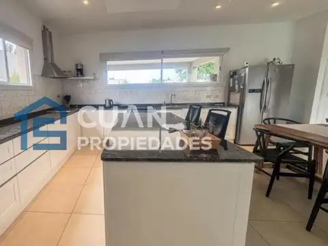 Casa 4 ambientes con 3 baños