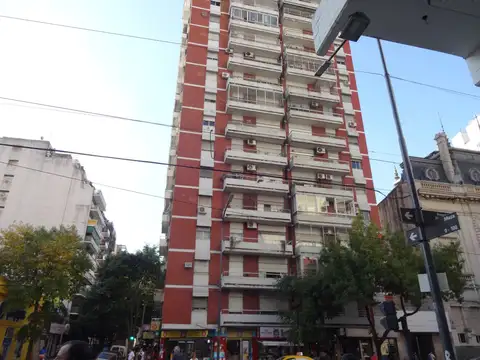 alq. 3 ambientes excelente ubicación. muy luminoso