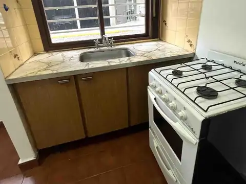 Local en Alquiler en Nuestra Señora De Lourdes, $ 300.000