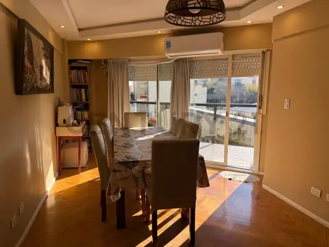 Departamento 3 ambientes con dependencia, balcón, cochera y baulera EN CABALLITO