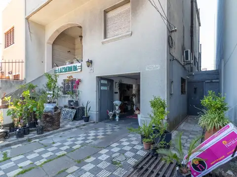 Casa en Venta con 3 cocheras